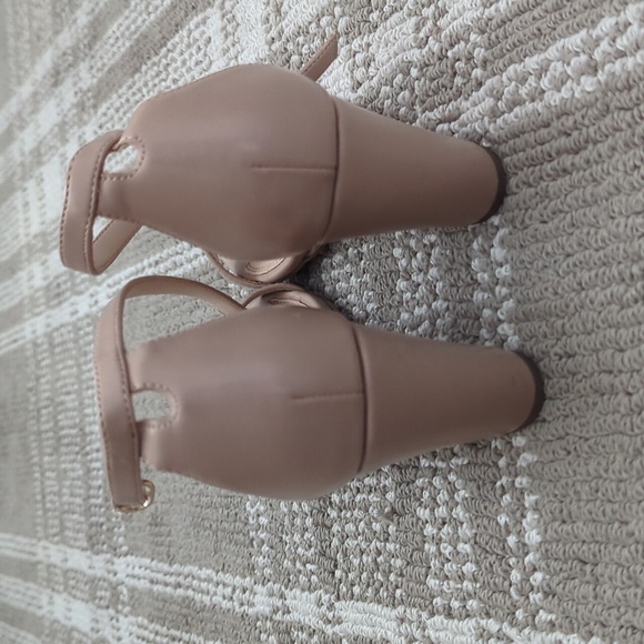 Nude wedges size six - Picture 3 of 4